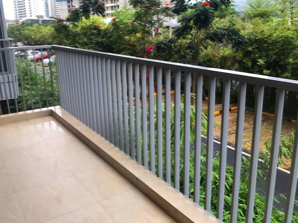 Sanya Linglong Lulushun Hotel