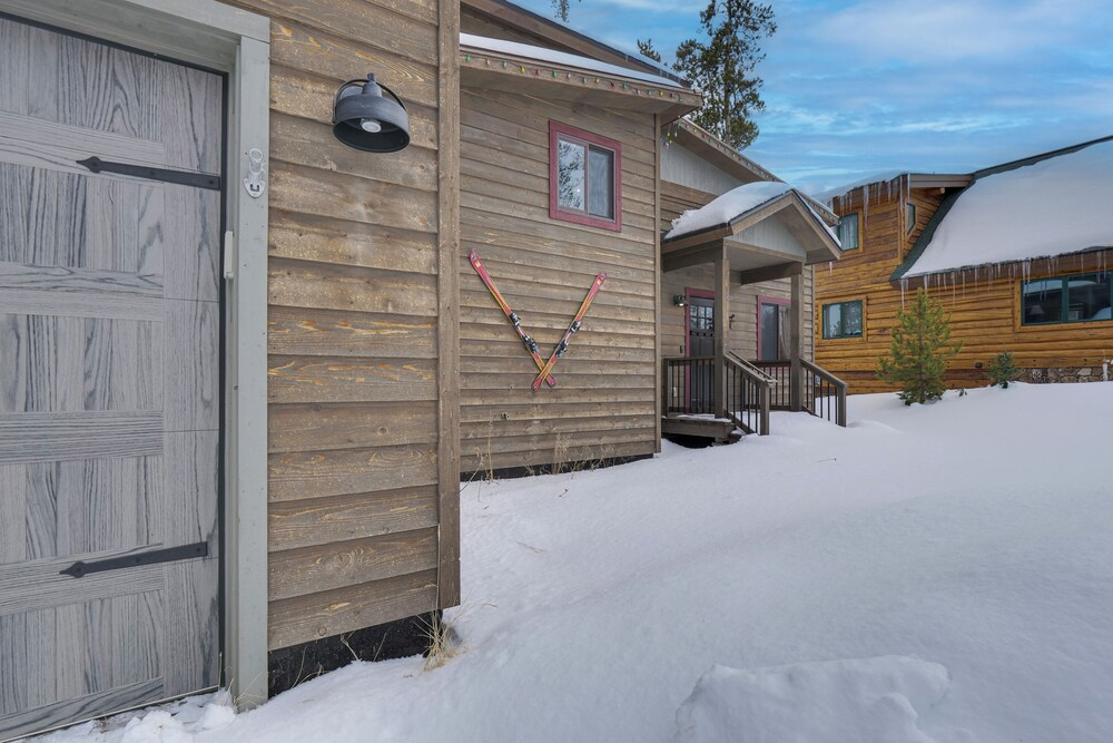 Hike + Ski: Grand Lake Cabin w/ Mtn-view Deck