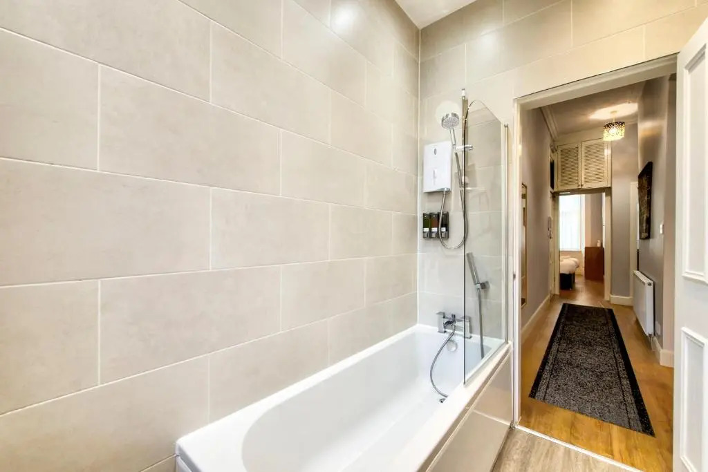 Edinburgh City Central Apartment Sleeps 6 Free Parking