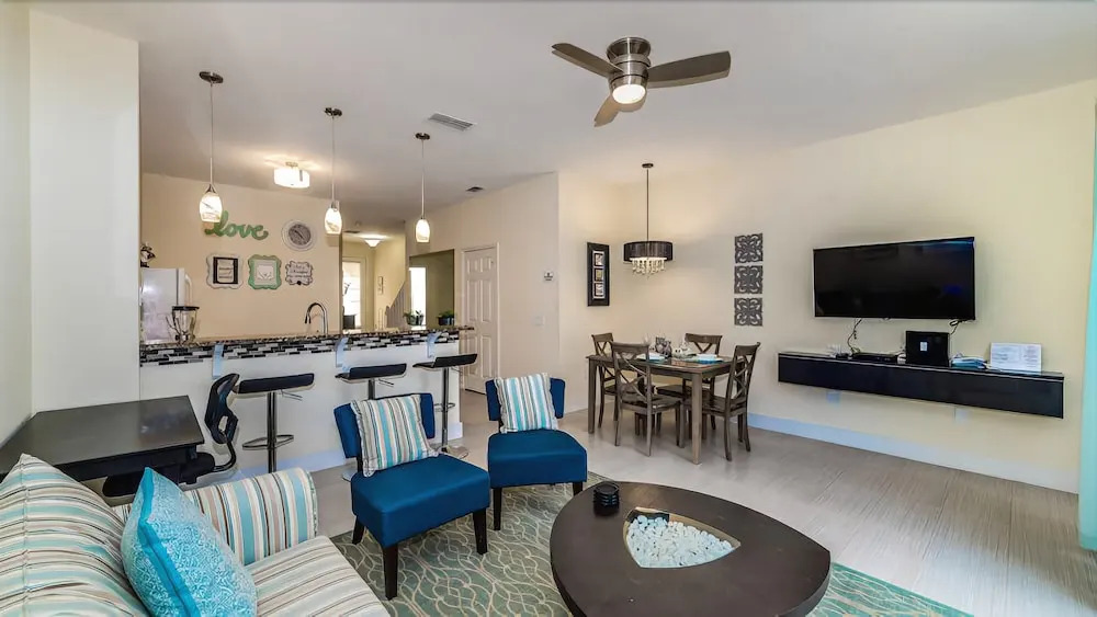 2545 Windsor Hills