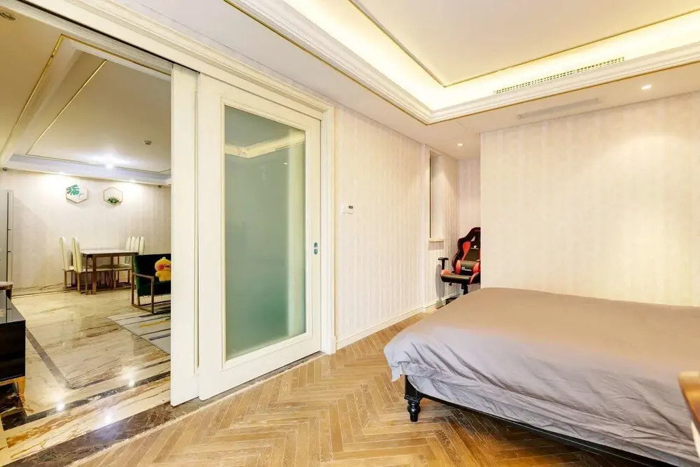 American Light Luxury Style High end Apartment Near Tiananmen And Houhai