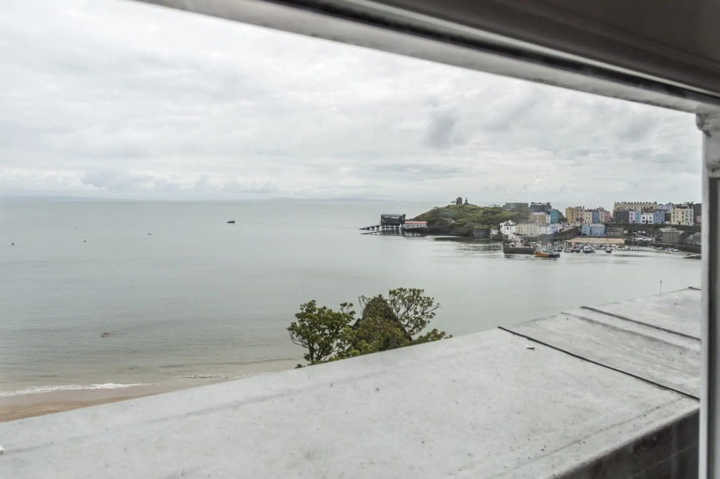 North Beach Heights - 3 Bedroom Penthouse - Tenby
