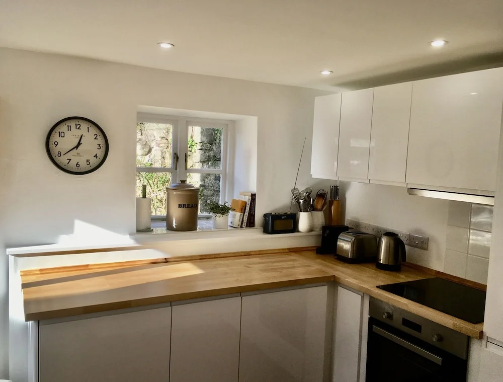 Simple Luxury in Brecon Beacons Village House