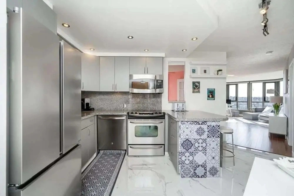 Convenient Downtown Flat
