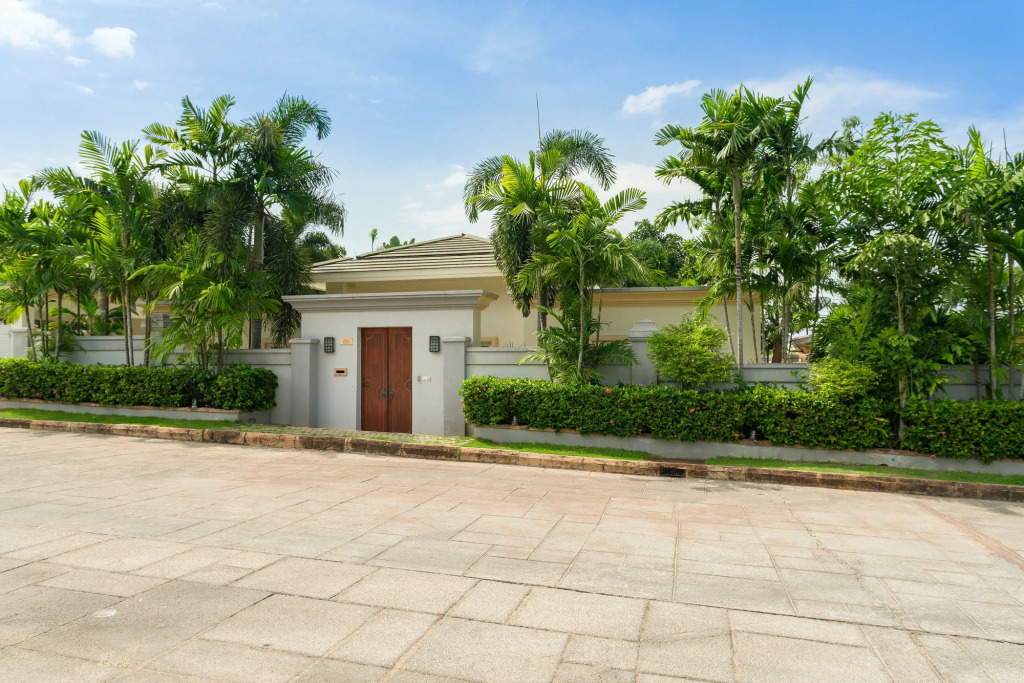 Luxury Pool Villa SRV