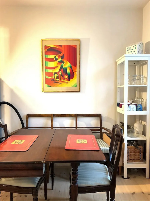 1 Bedroom Apartment near Queen 200 - 1