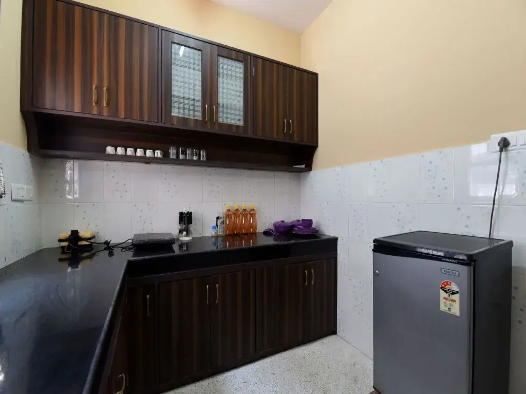OYO 14122 Home Modern 2BHK Hills View Himuda Colony Kasumptti