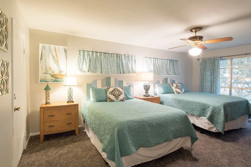 Texas Rose Lodge by RedAwning
