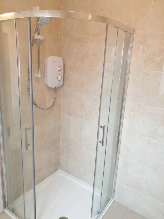 Newly refurbished 3 Bed House Near City