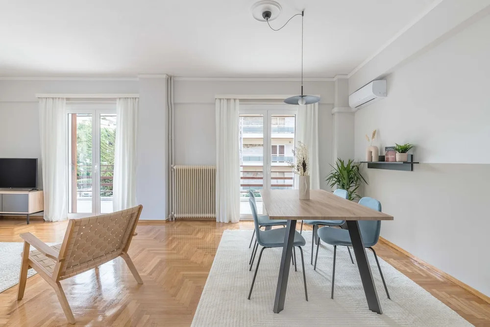 Homey 2BR Apartment in Cholargos