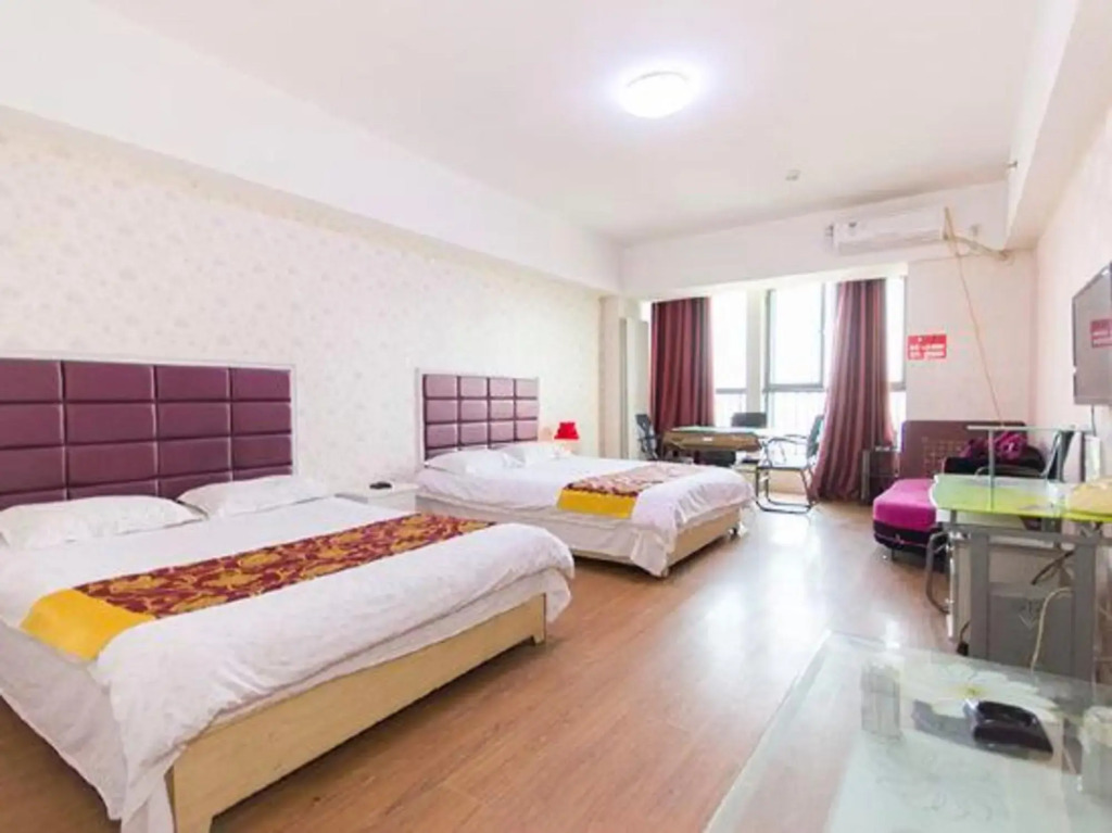 Le 8 Holiday Hotel (Zhengzhou Erqi Wanda Plaza)