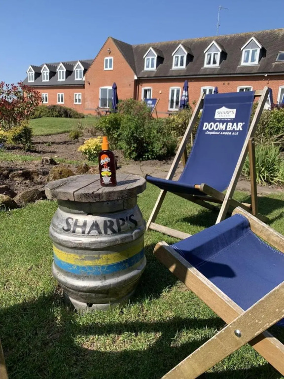 Strawberry Bank Hotel, NEC