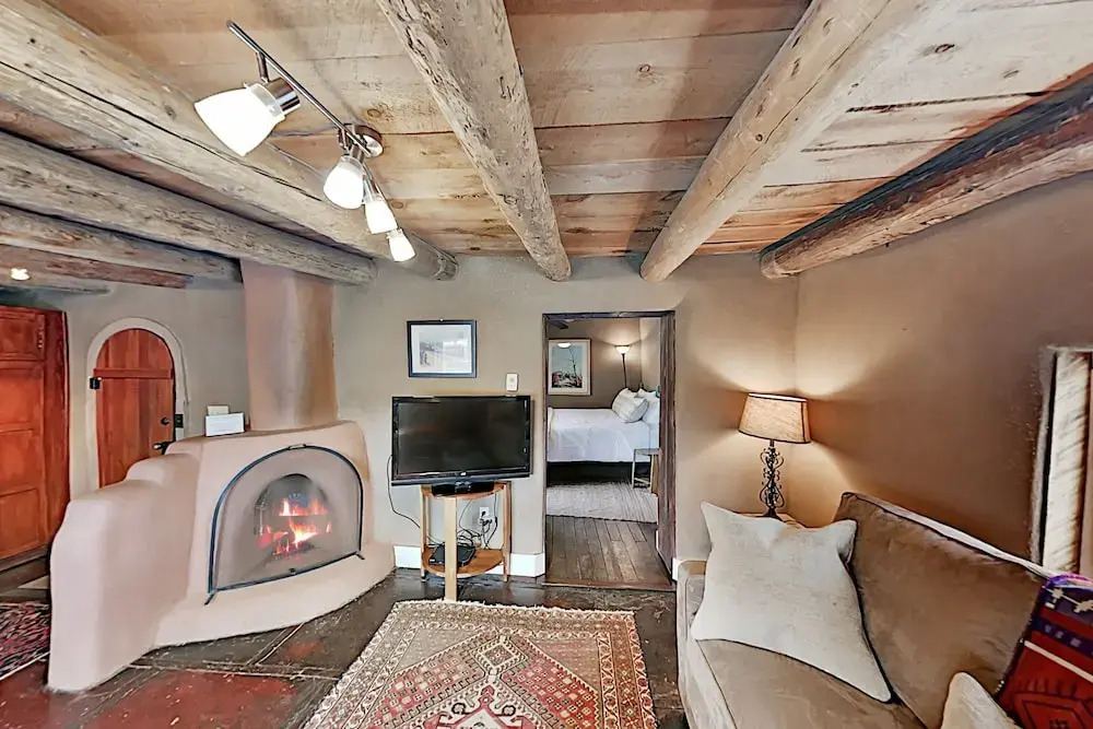 Luxe Casita W/ Kiva, Full Kitchen & Steam Shower 1 Bedroom Duplex