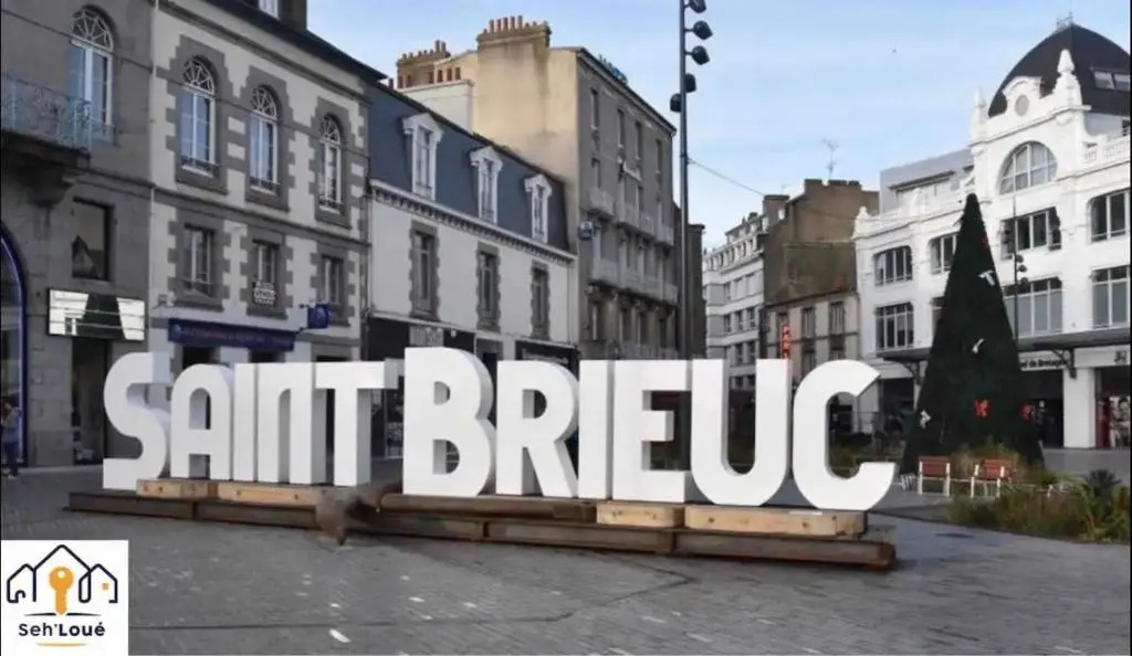 Chambre 2 avec espaces communs a partager SEHLOUÉ