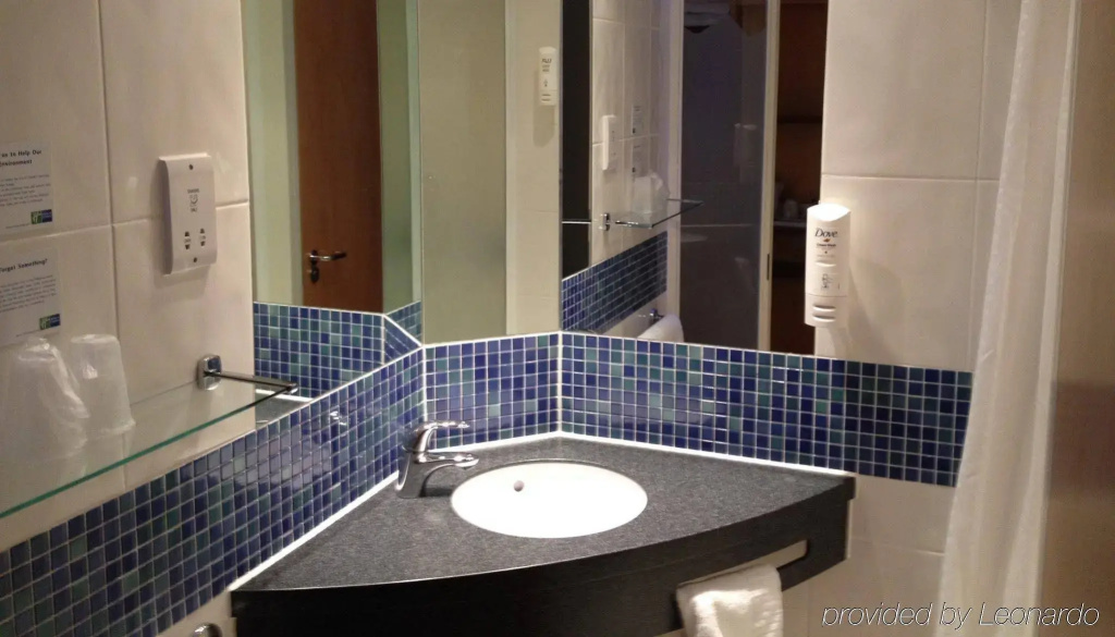 Holiday Inn Express London - Epsom Downs by IHG
