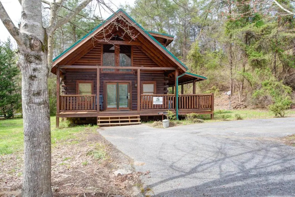 A Mountain Paradise, 2 Bedrooms, Sleeps 6, Pool Access, Hot Tub, Pool Table