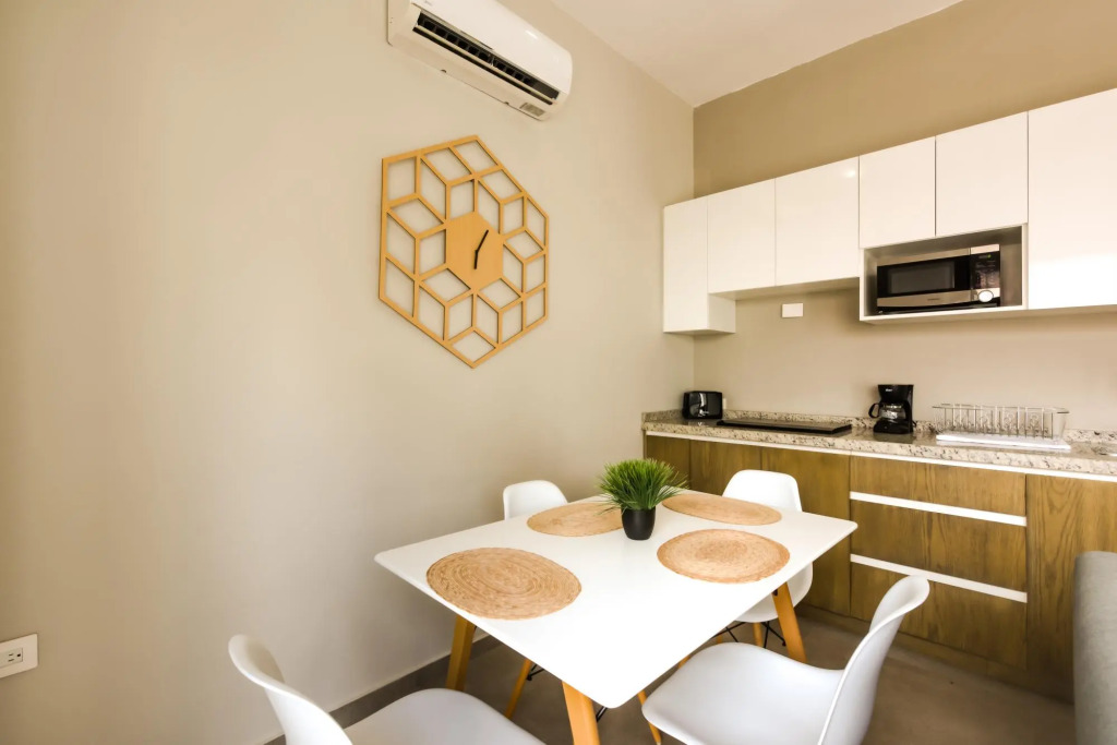 1BR Fully-Equipped Condo in the heart of Playa del Carmen, at only 5 mins walking distance to 5th Av
