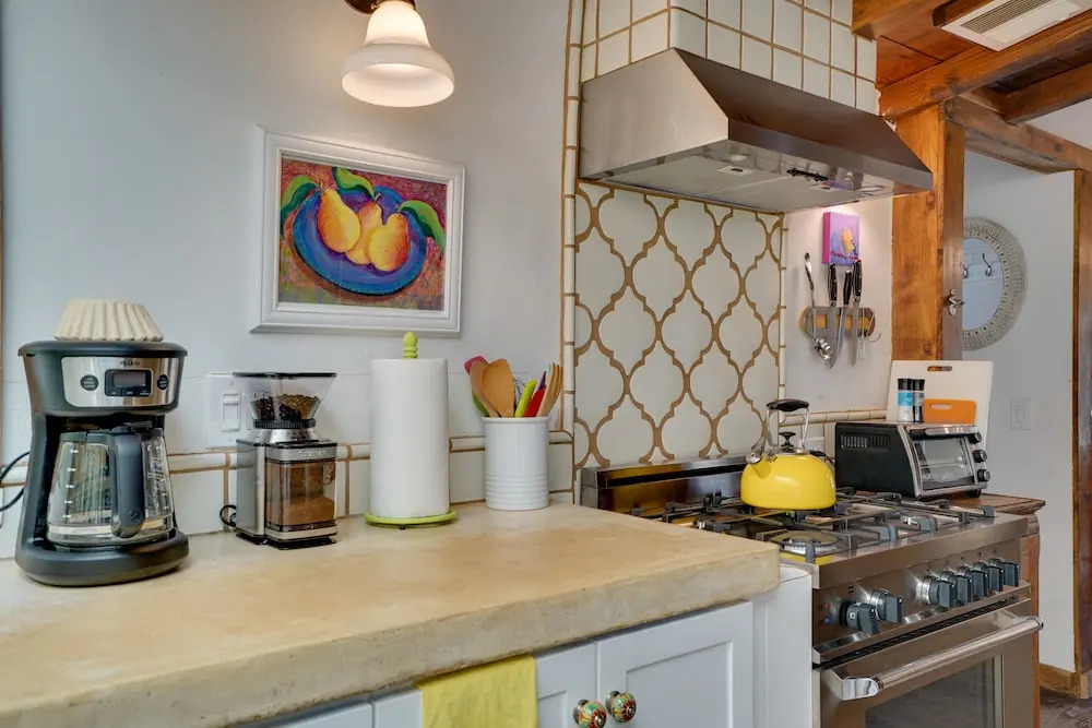 Patagonia Cottage w/ Patio & Yard: Walk to Town