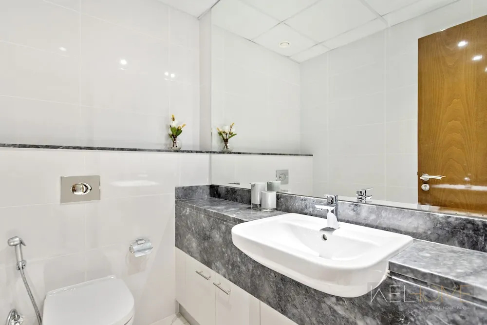 WelHome - Luxurious 2BR Apt. at Noora Tower in Business Bay