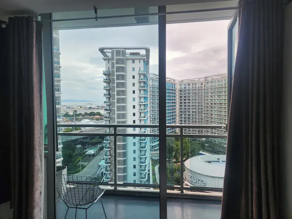 Azure Urban Resort Staycation By Yana