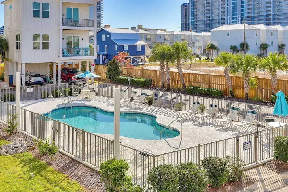 Gulf Shores Home w/ Shared Pool, 2 Blocks to Beach