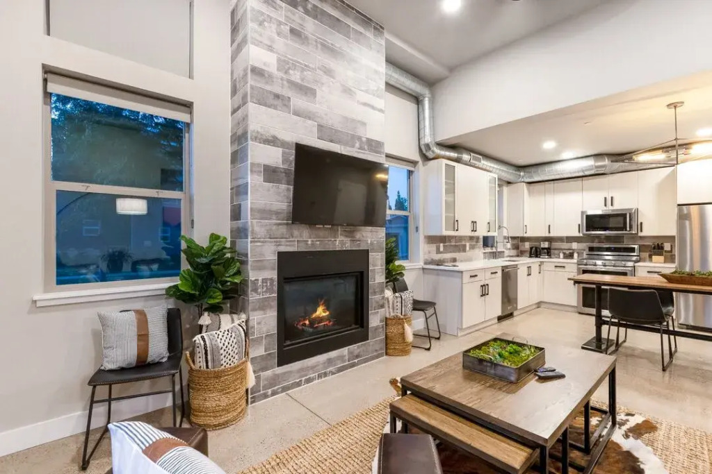 Old Town Modern New Build: Rftp Spa W/ Mtn Views!