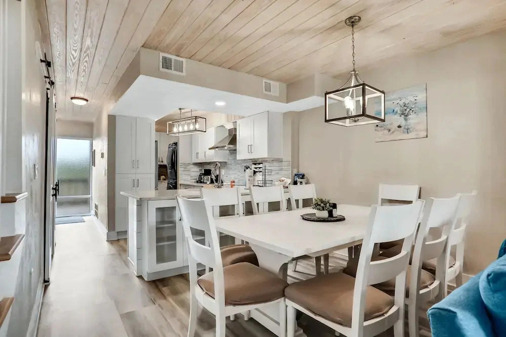 Modern Oceanview Condo With Multiple Balconies, Pool & W/D - Beach Access