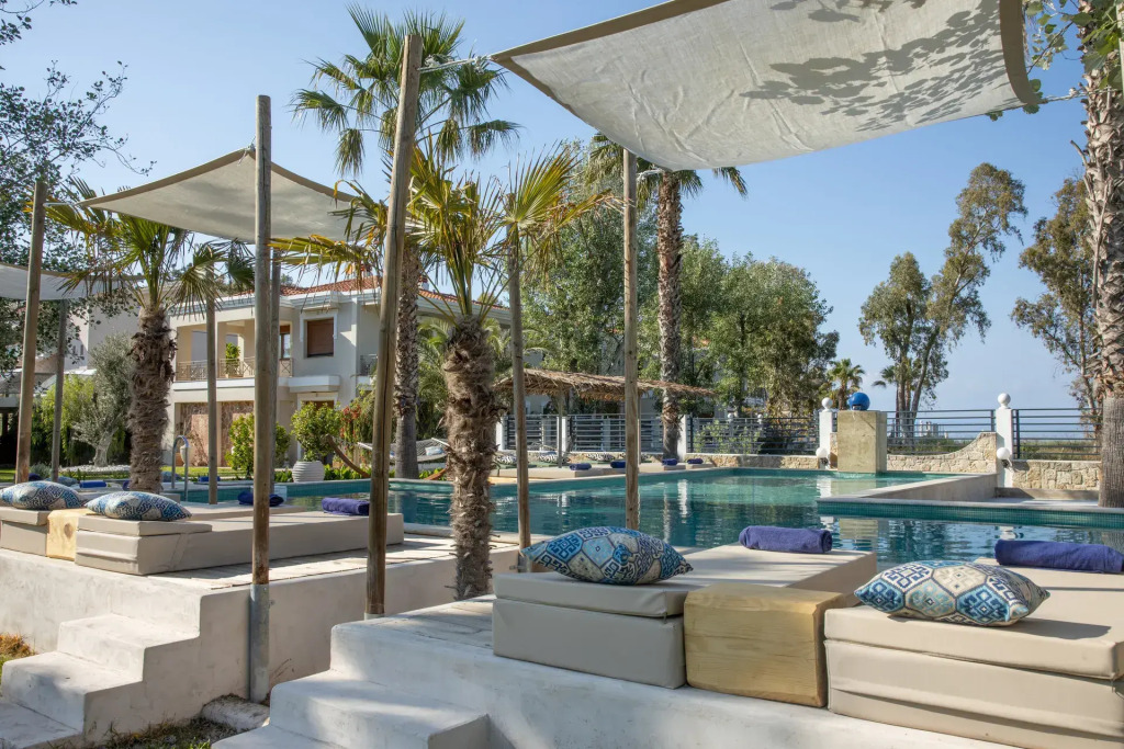 NŪSA suites & villas