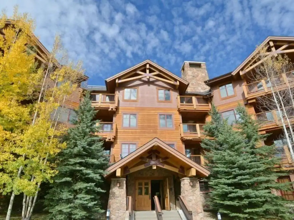 Luxury 2 Bedroom Mountain Vacation Rental in Breckenridge With Access to a Hot Tub and Heated Garage Parking