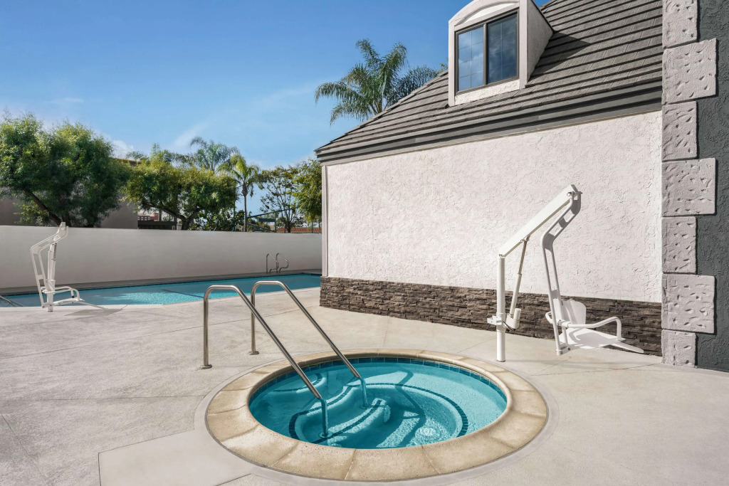 Ramada by Wyndham Anaheim Convention Center