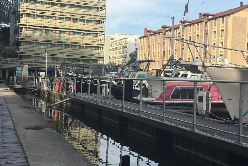 Superb Apartment Near The Bassin De La Villette