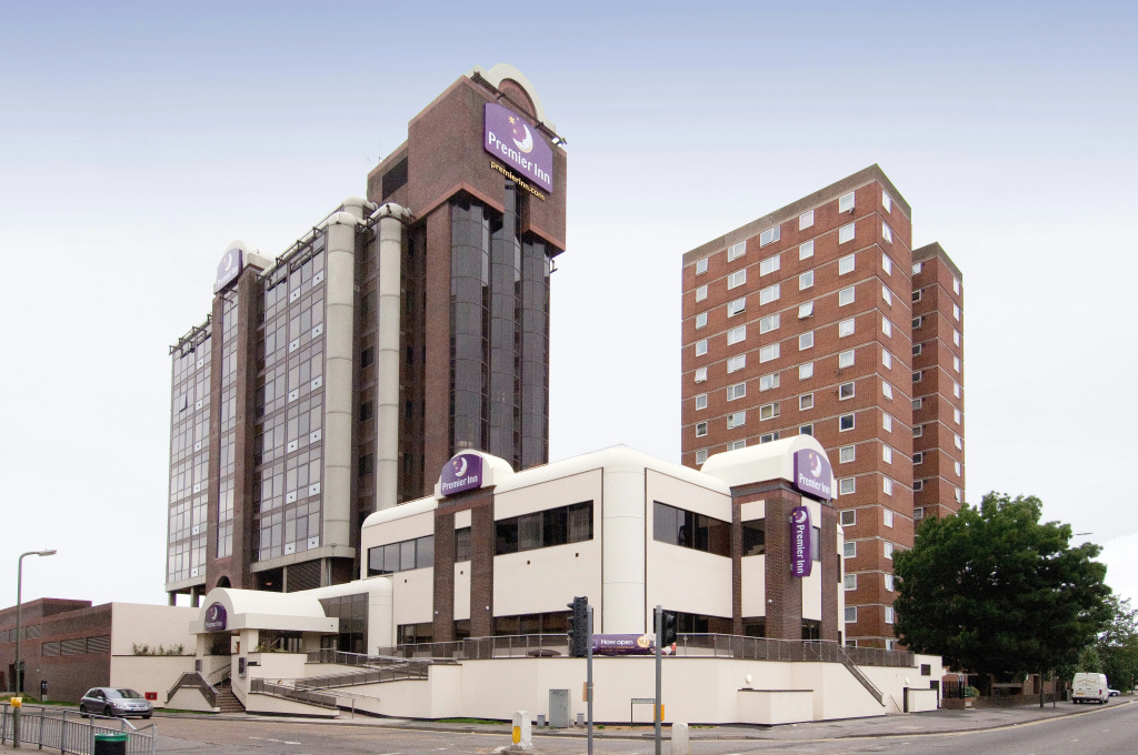 Premier Inn Sunbury - Kempton Park