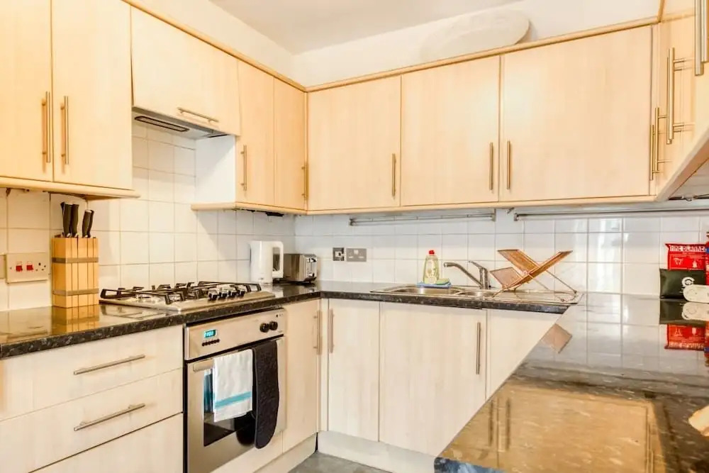 2bed w/ Covered Patio, 5 Mins to Paddington Stn