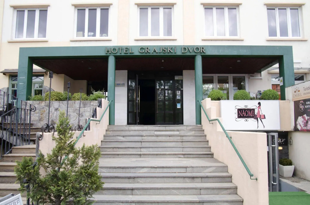 Grajski Dvor