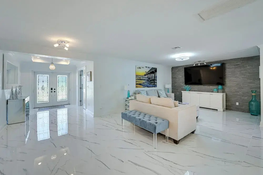 Pool & Spa: Luxe Home in Naples!