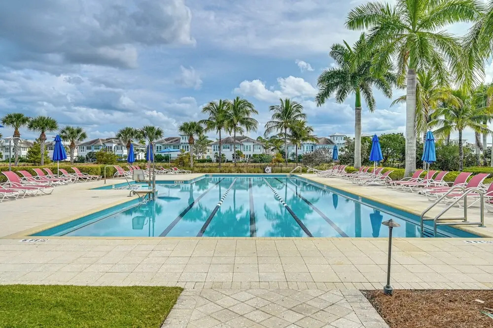 3 Mi to Naples Beach! Couple's Resort Getaway