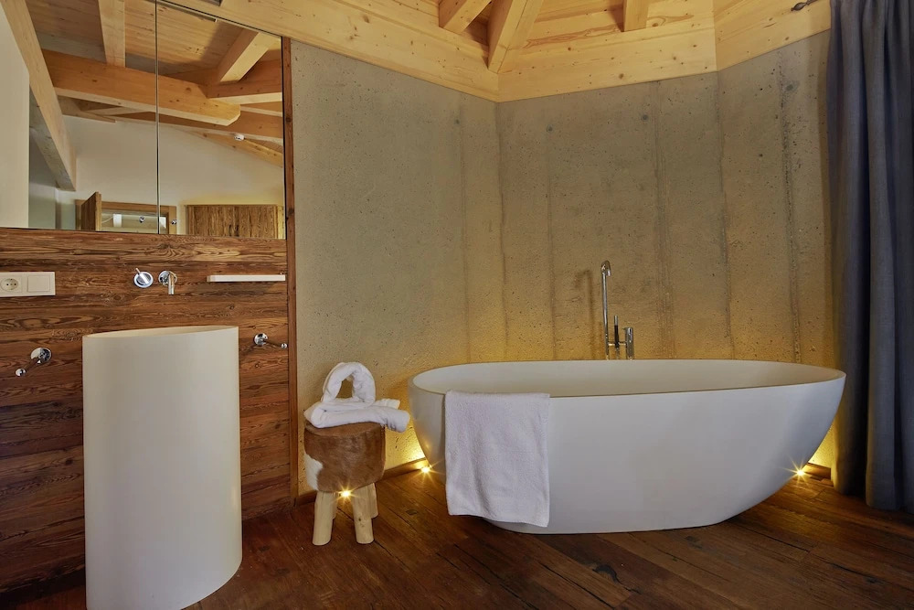 Alpendiamond Ski in & Bike Out apartments Top 200, 400 & penthouse 600