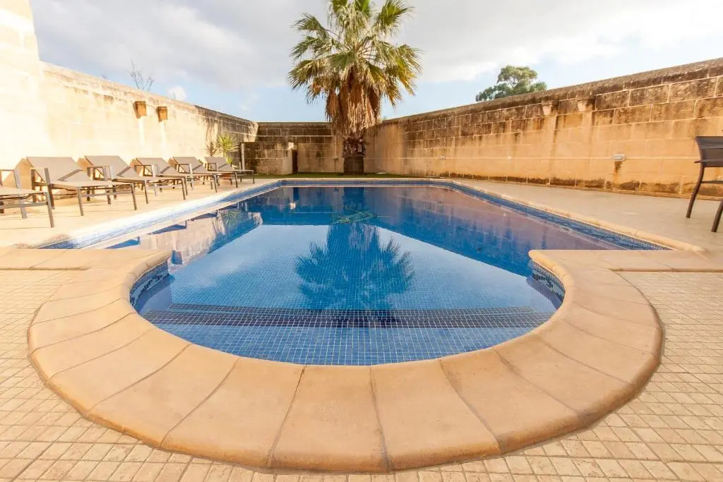 Centre Island Gozitan Farmhouse & Pool - Happy Rentals