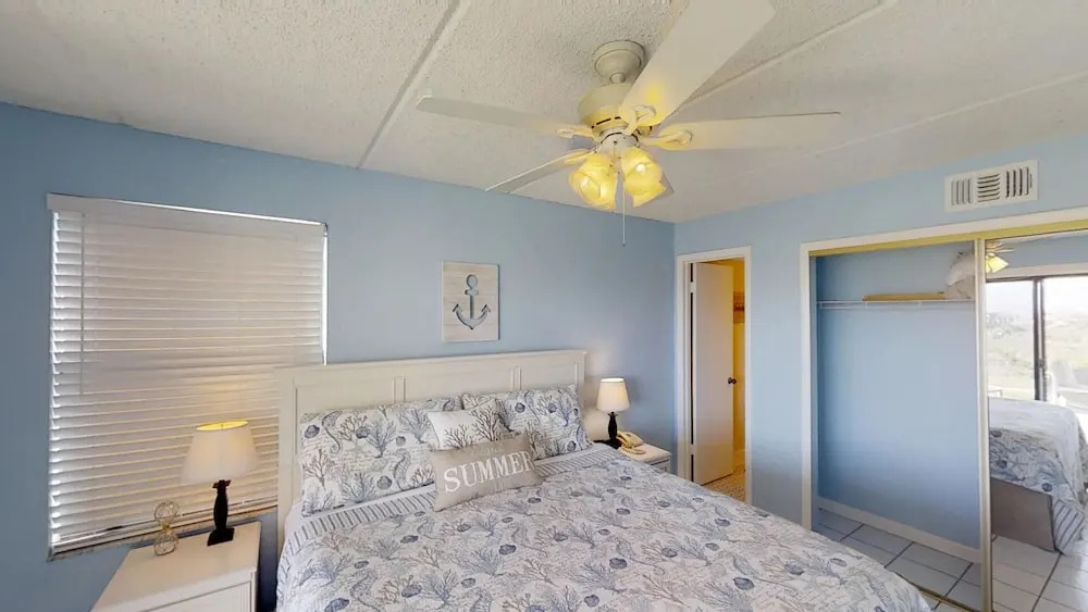 Bright 2 Bedroom Ground Floor, Ocean Front Condo With Beach Access And Pool Condo