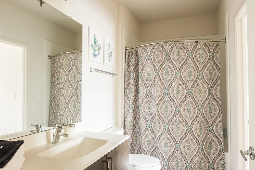 Centrally Located 1 BR and 2 BR Apts with Balcony by Frontdesk