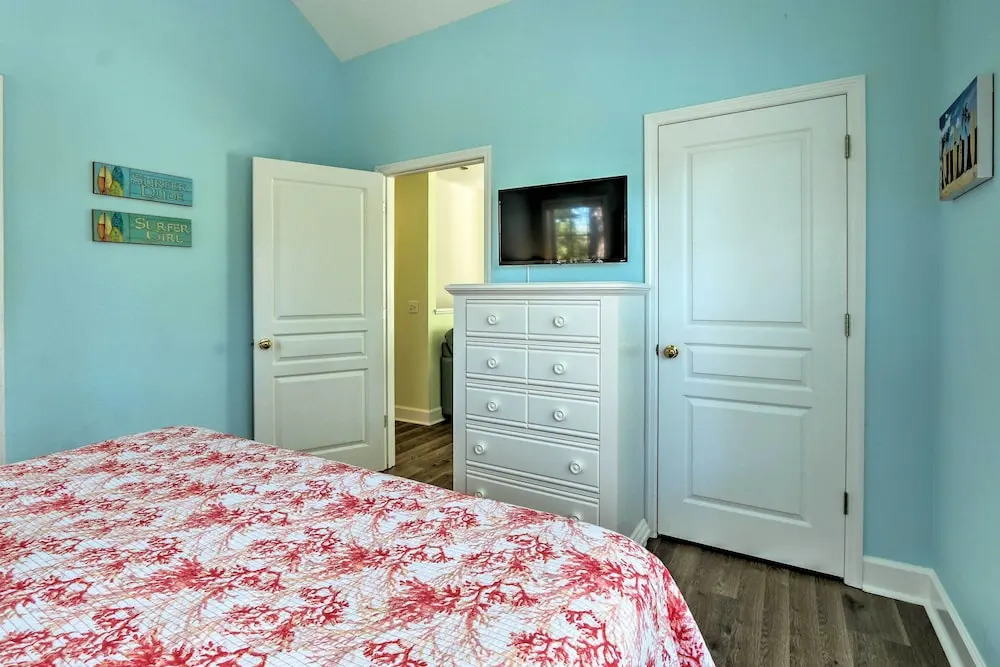Steps to Sand: Hilton Head Retreat w/ Pool Access!