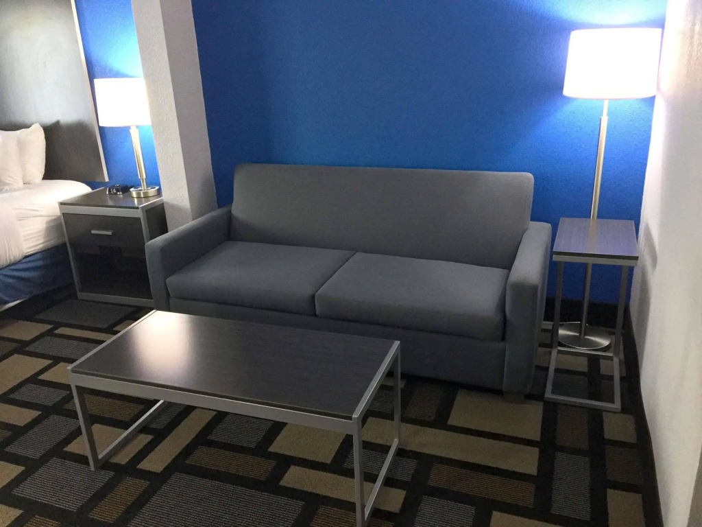 Best Western Plus Birmingham Inn & Suites