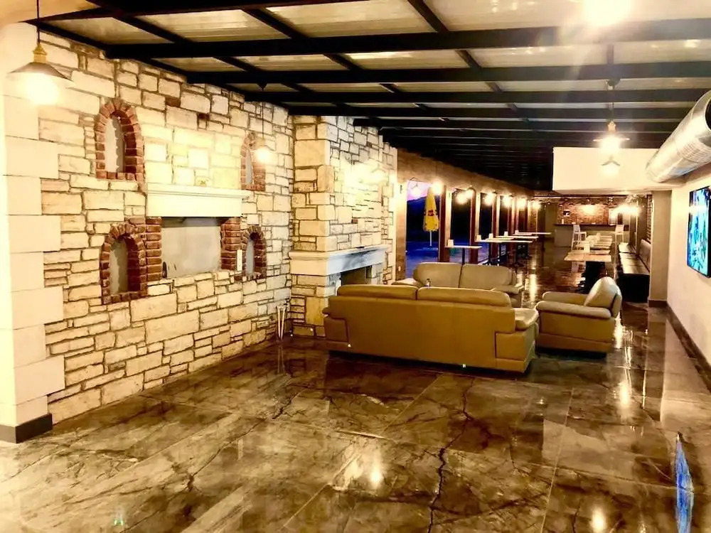 Victoria Hotel and Lounge