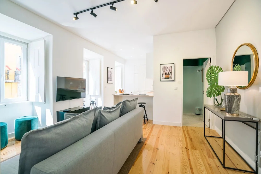 Modern Apartment in Chiado (The Heart of Lisbon) - 2
