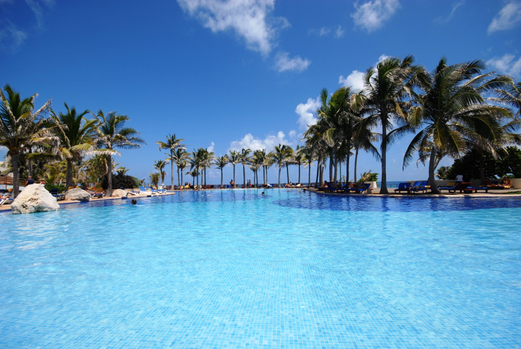Oasis Cancun Lite