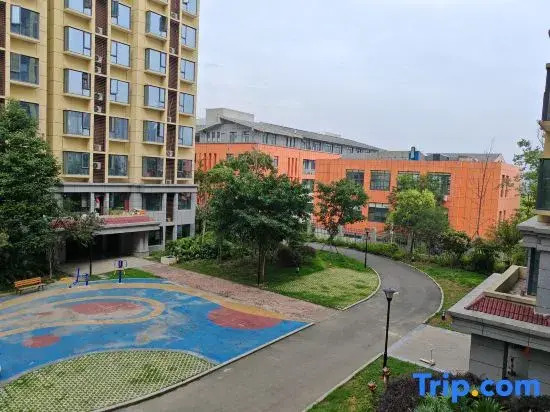 Yunya Creative Suite Homestay (Chengdu Panda Base Store