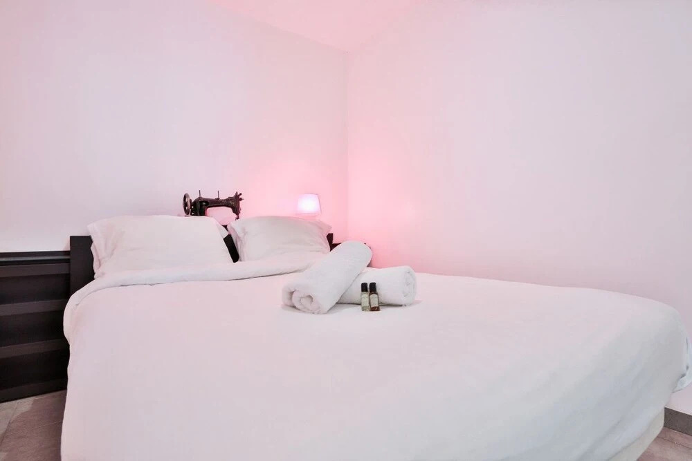 Spacious Apartment for 6, Ideally Located!