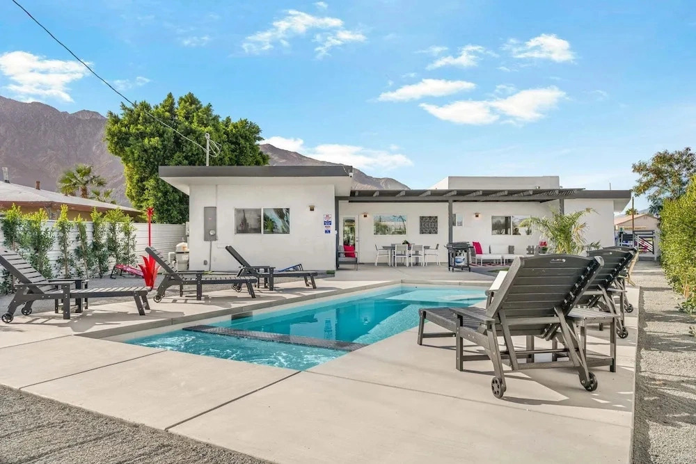 Sunview Escape, a Freshly Remodeled Retreat