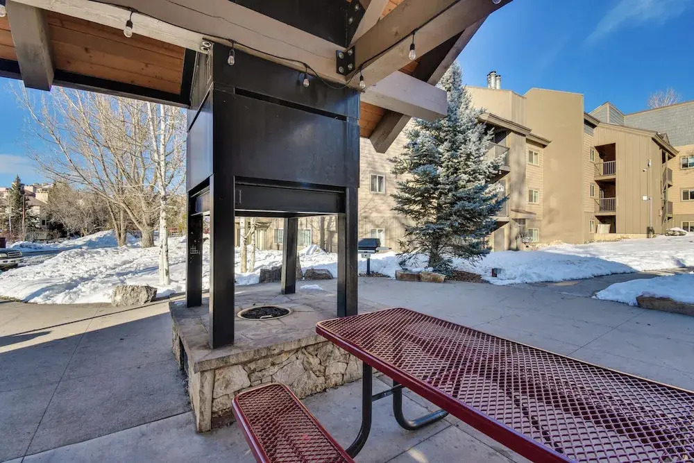 Central Steamboat Condo: Outdoor Hot Tub & Pool!
