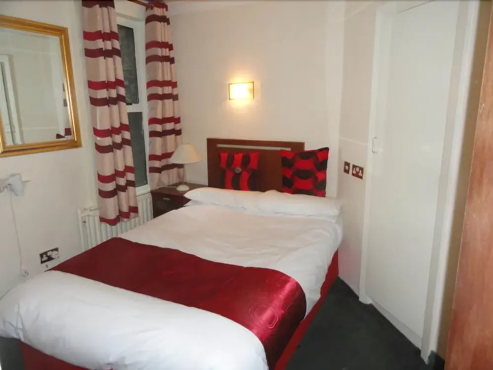 Clifton Court Hotel